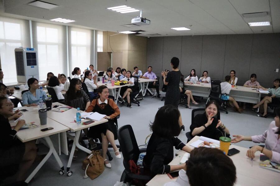 Hình ảnh chuyên gia đào tạo tại Customer Service cho KVAC