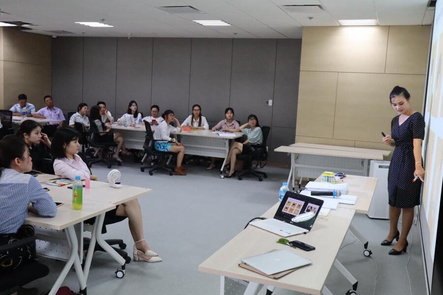 Hình ảnh buổi chia sẻ về cách thức chuẩn bị trang phục, diện mạo