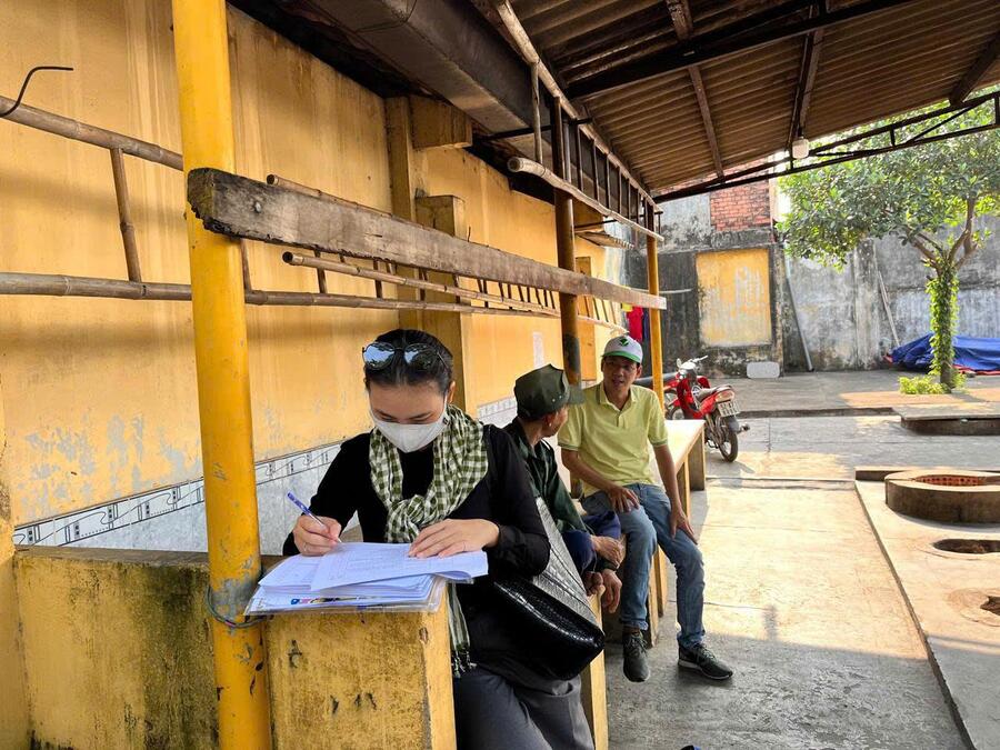 Nhóm chuyên gia lấy ý kiến quản lý tại Đình Trường Thọ, thành phố Thủ Đức