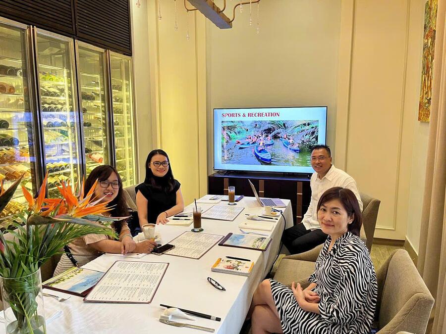 Nhóm chuyên gia gặp gỡ và làm việc với lãnh đạo Viila Sông, thành phố Thủ Đức