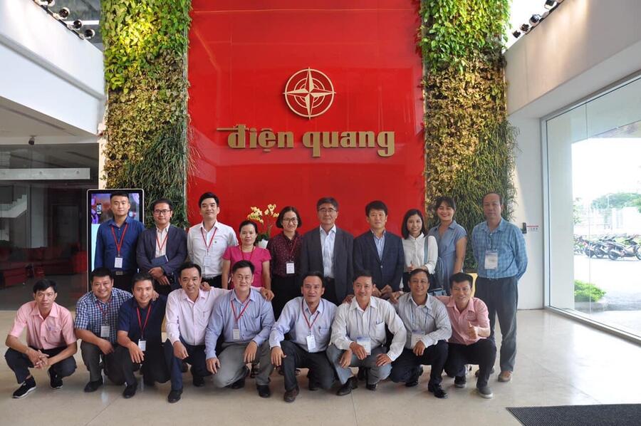 Hình ảnh ThS. Hồ Trúc Vi trong một buổi đào tạo hoặc tư vấn doanh nghiệp.